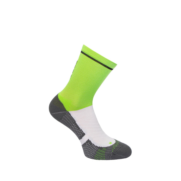 calza running bee1 verde fluo con rinforzo sul piede e piede differenziato destra e sinistra 