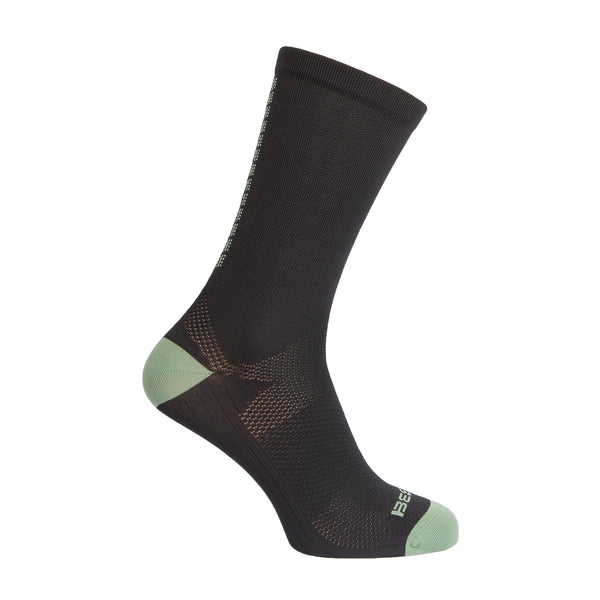 Calza ciclismo Bee1 leggera colore nero e verde pastello con lavorazioni su piede e gamba