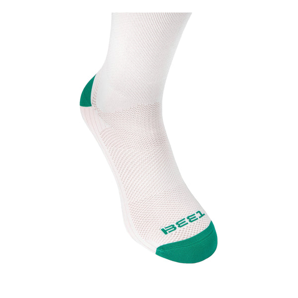 Calza ciclismo Bee1 leggera colore bianco e verde con lavorazioni su piede e gamba 